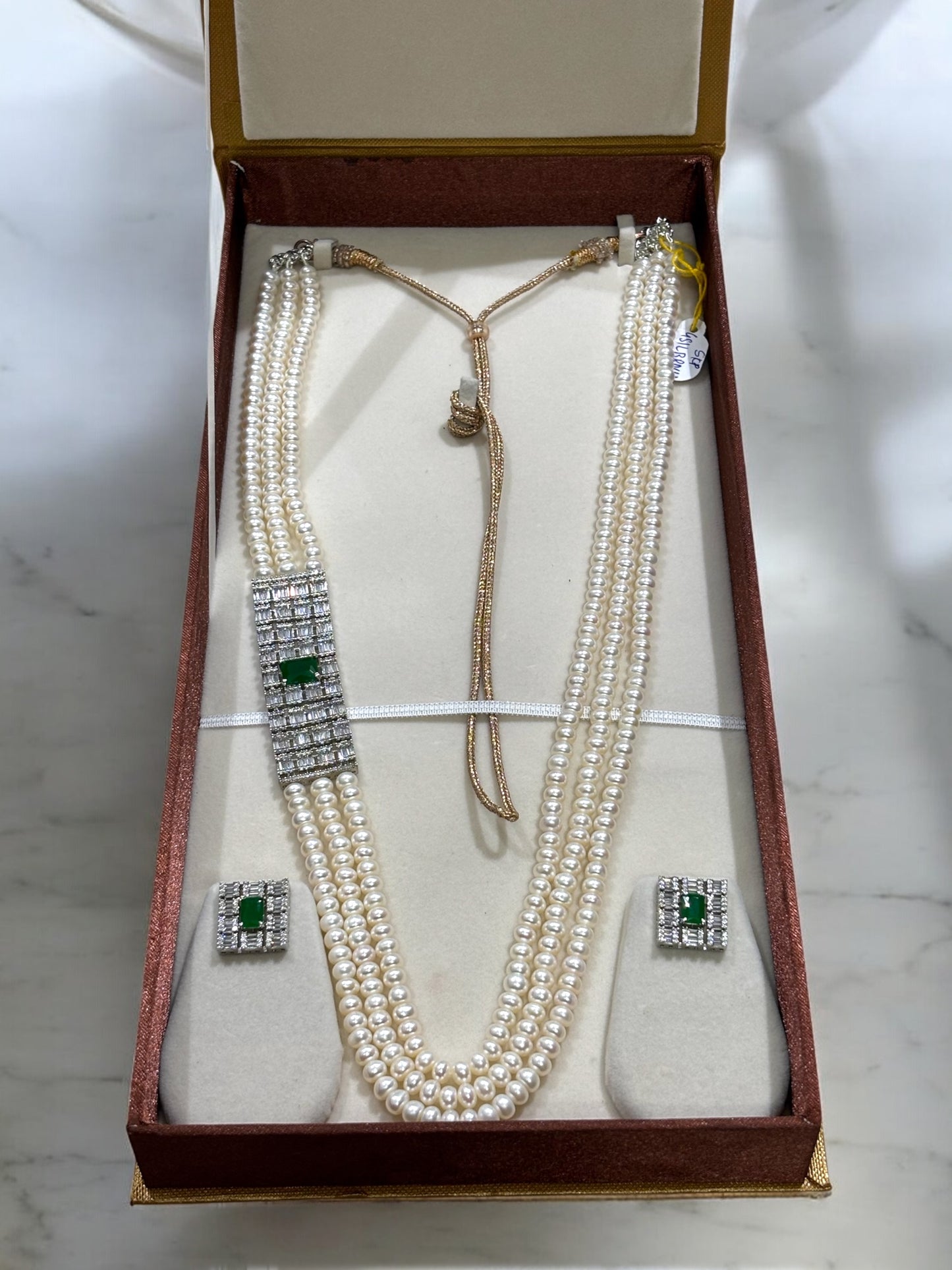 Mesmerising Diamond Emerald and Real Pearls Necklace