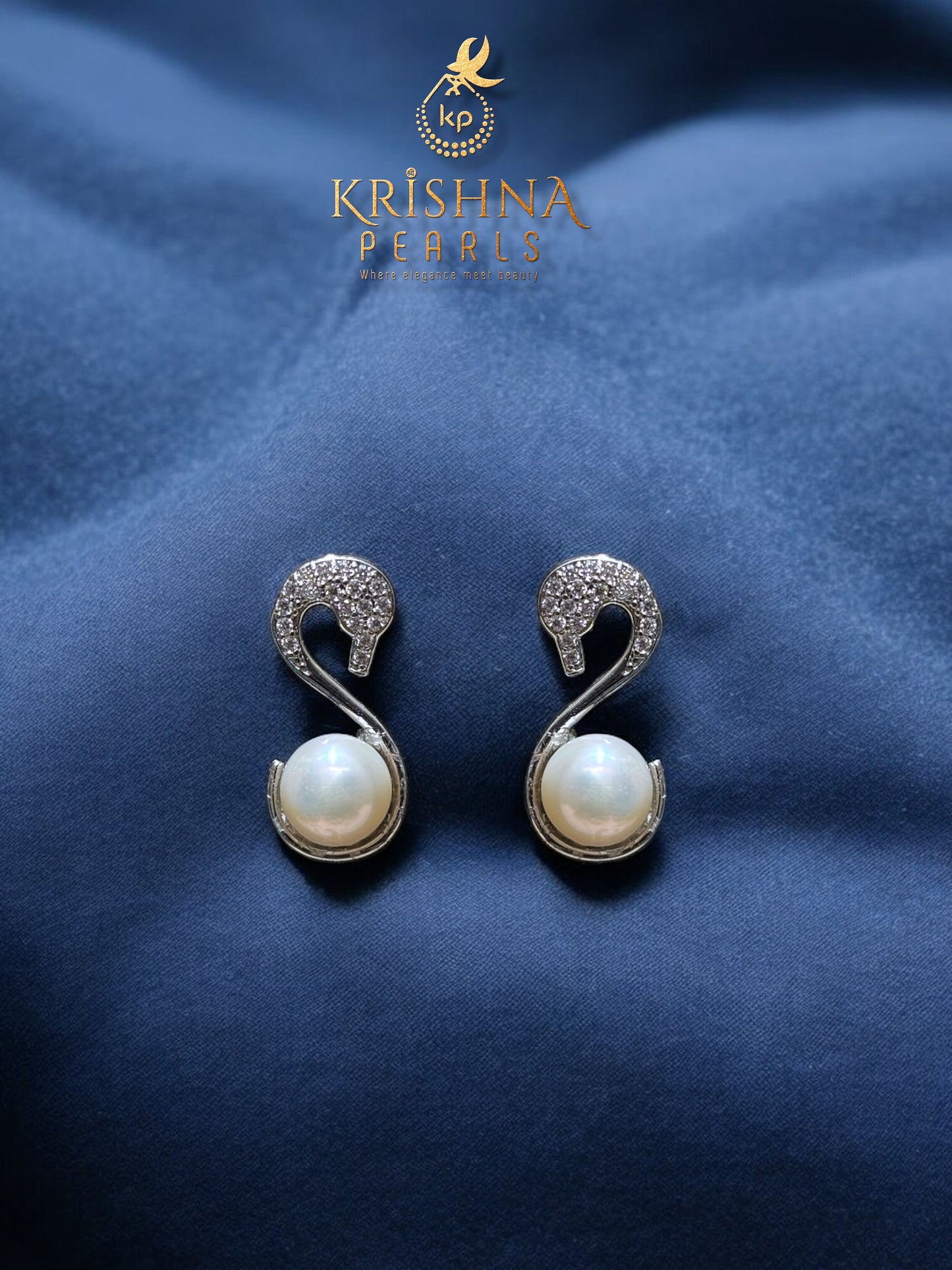Cute Swan Pendent With Pearls Necklace Set