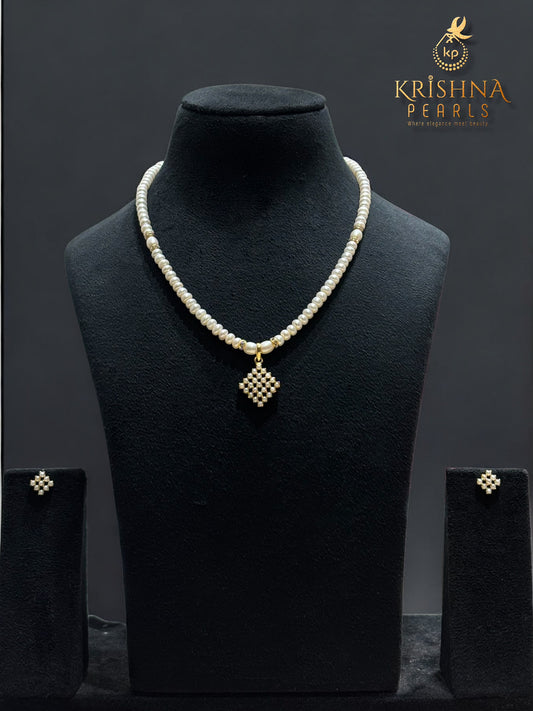 Single Layered Pearl Pendant Studded Necklace Set
