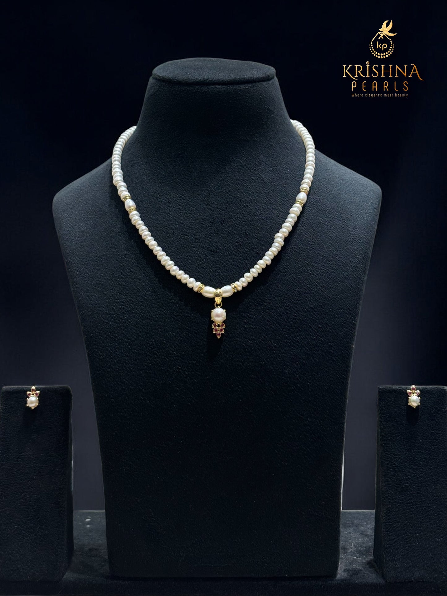 Beautiful Button Pearl Locket Set