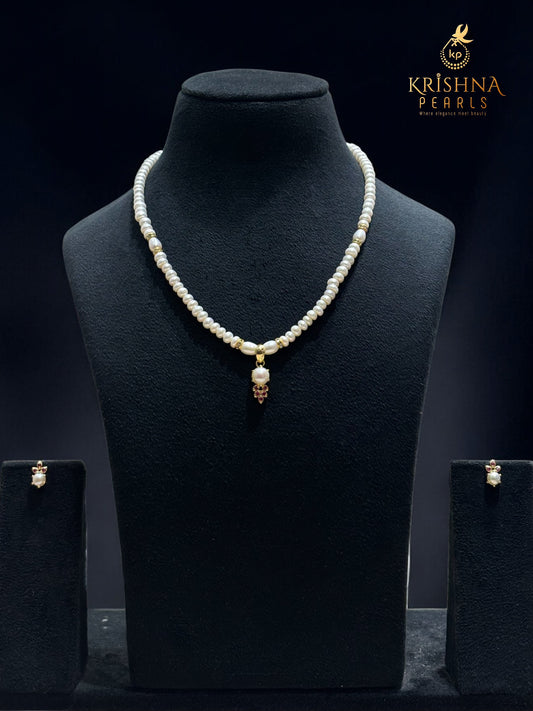 Beautiful Button Pearl Locket Set