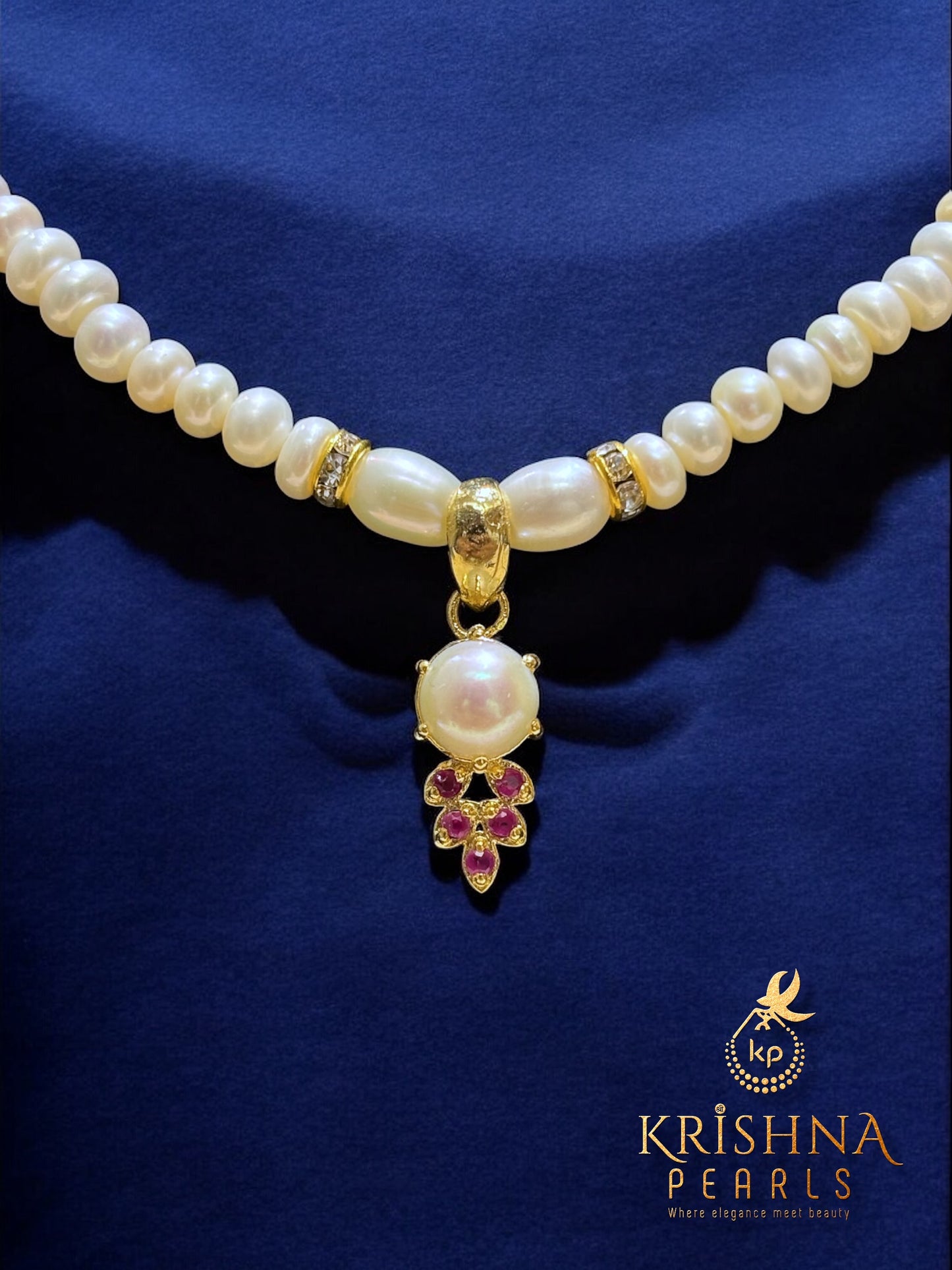 Beautiful Button Pearl Locket Set