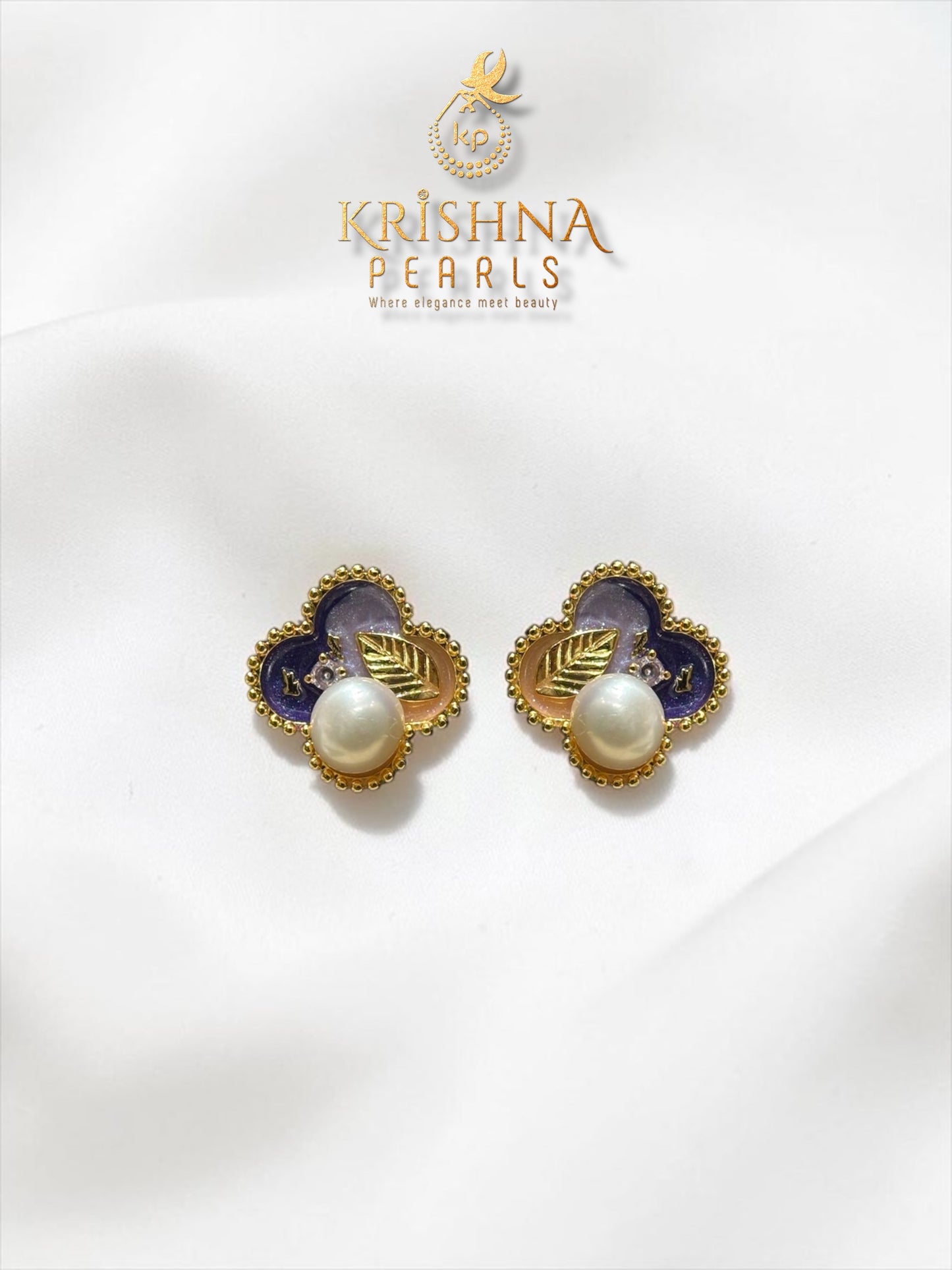 Beautiful Pearl Studded Earring