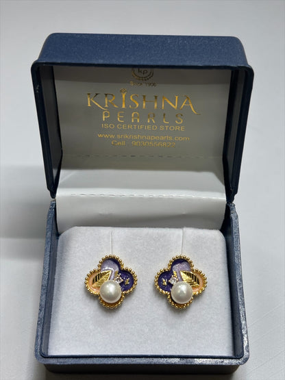 Beautiful Pearl Studded Earring