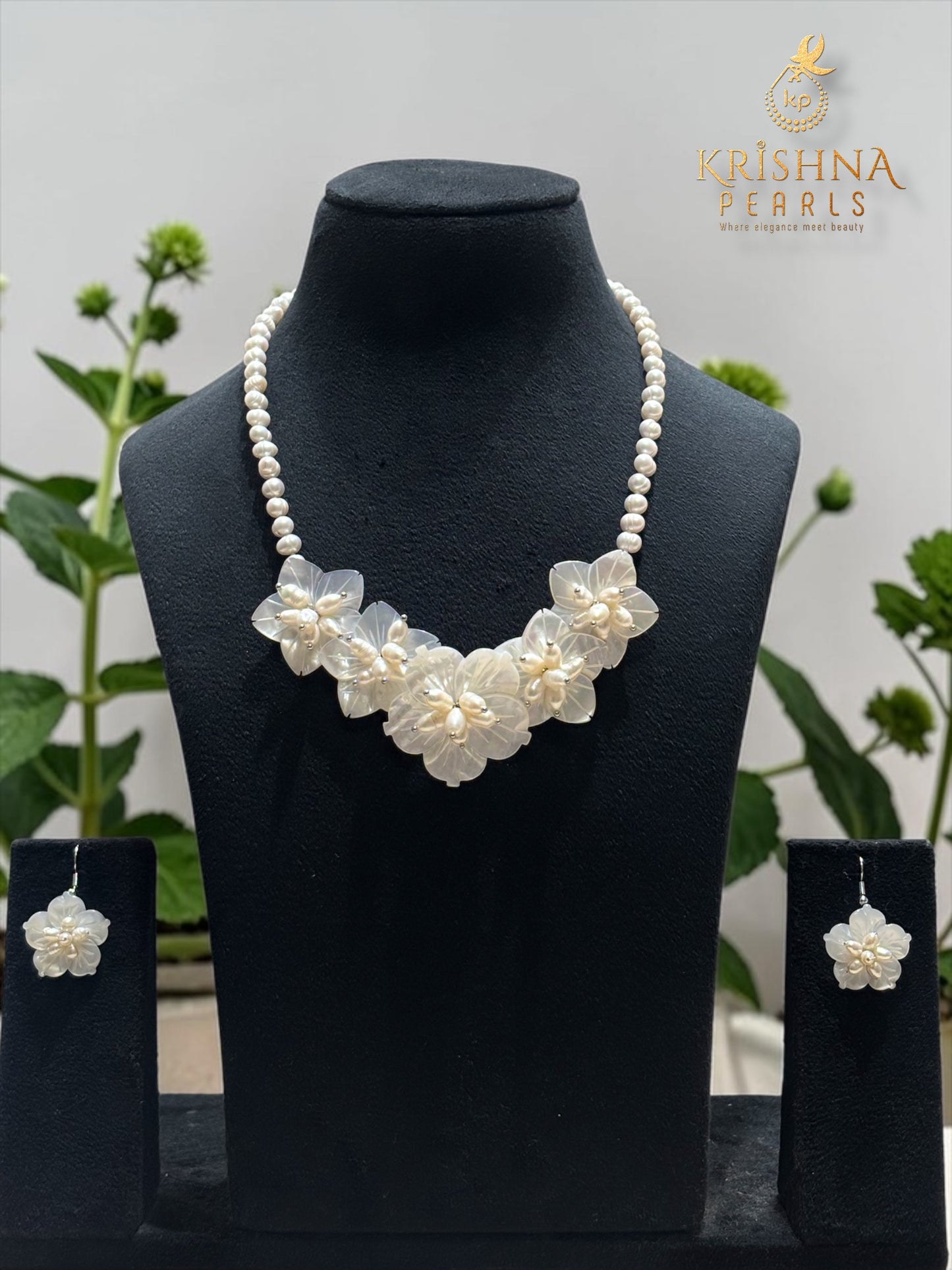 Adorable Floral White Pearl Necklace