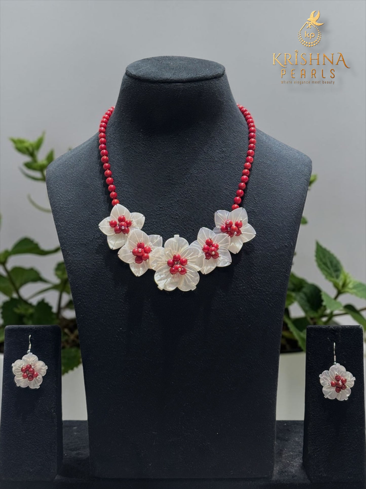 Adorable Floral White Pearl Necklace