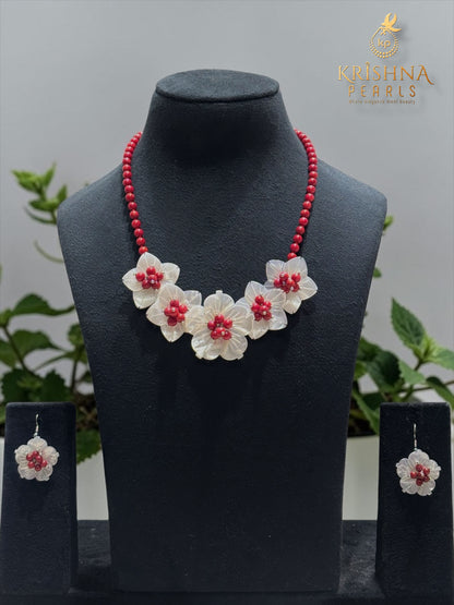 Adorable Floral White Pearl Necklace