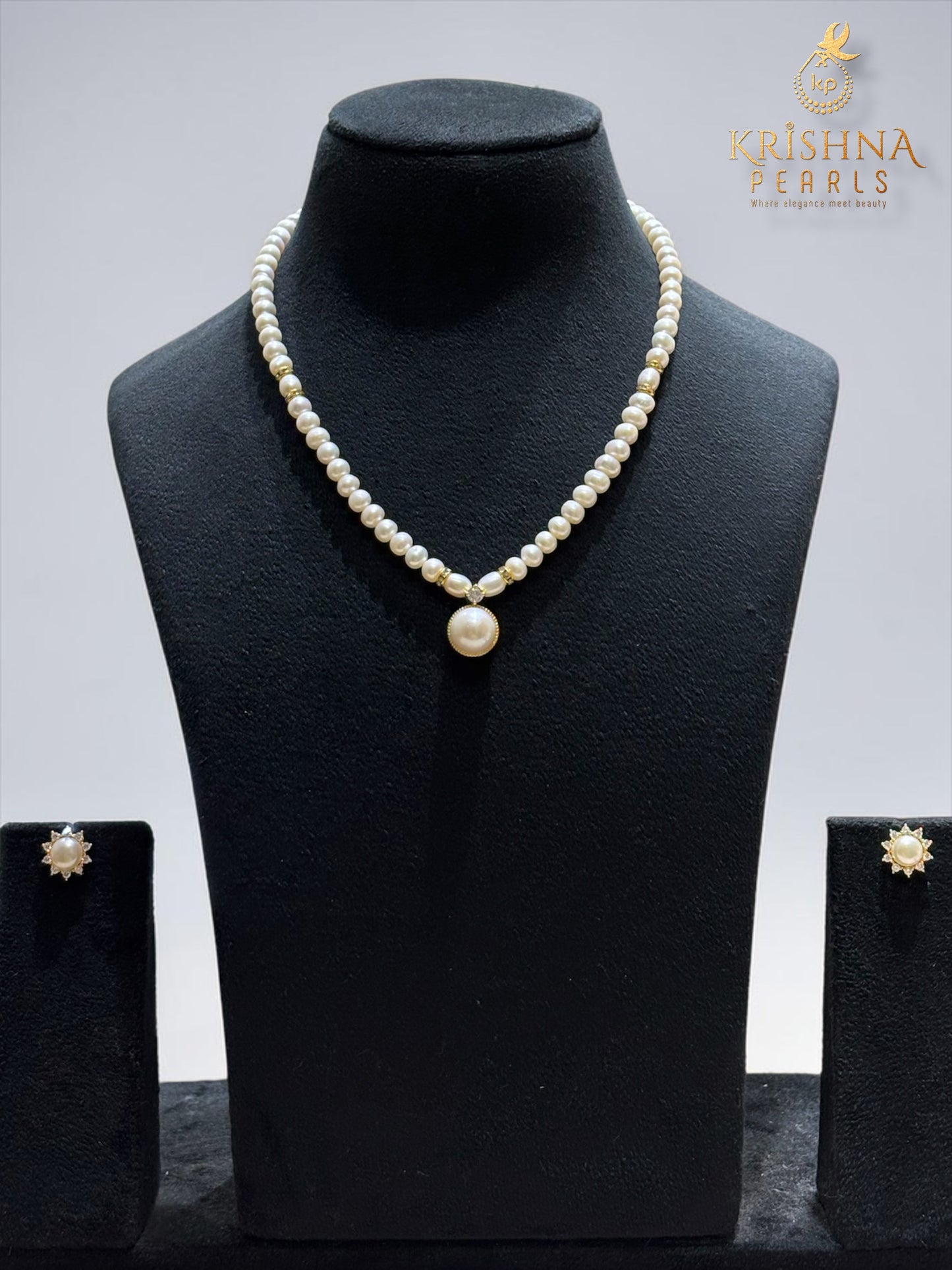 Cute Pearl Studded Necklace Set