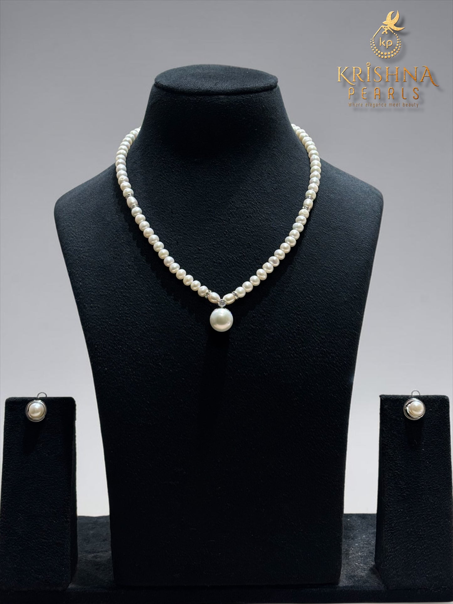 Cute Pearl Studded Necklace Set