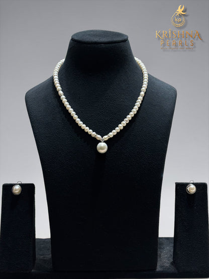Cute Pearl Studded Necklace Set