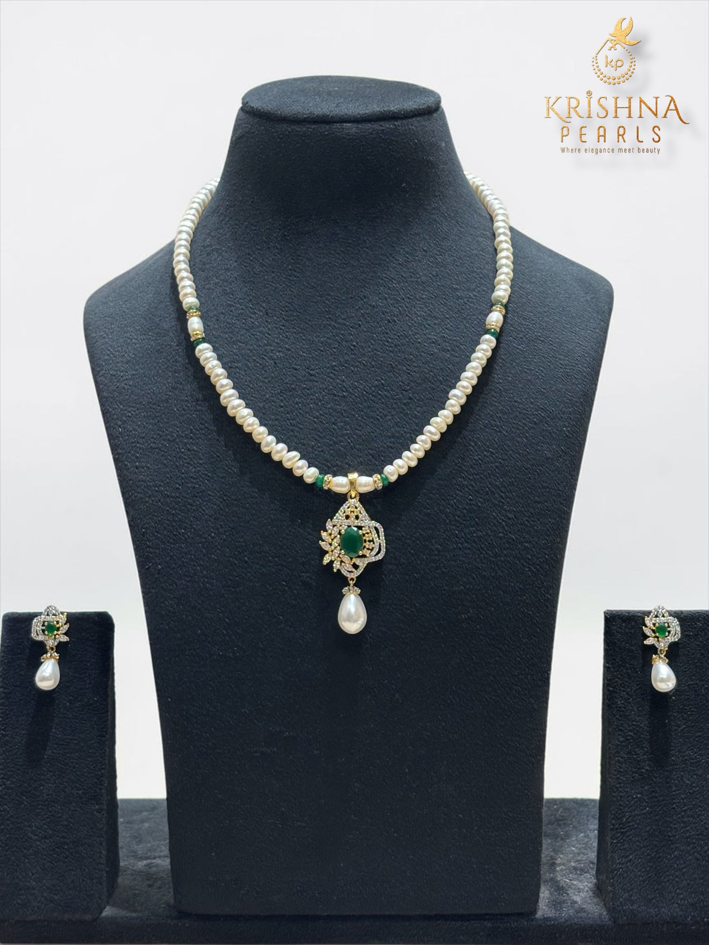 Beautiful Pearl Necklace Set