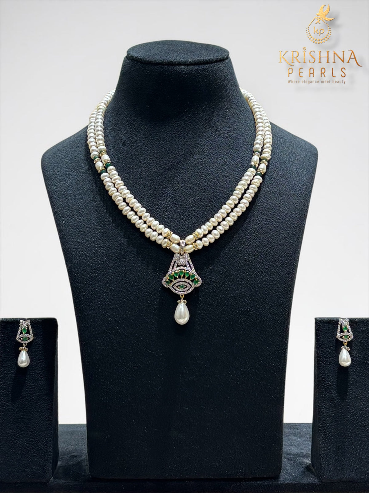 Beautiful Pearls & Emerald Necklace Set