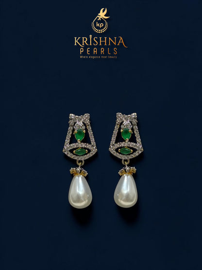 Beautiful Pearls & Emerald Necklace Set