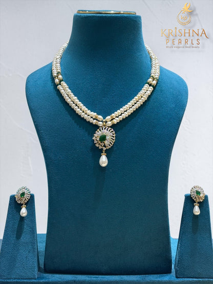 Elegant Emerald Studded Pendent With Pearls Necklace Set