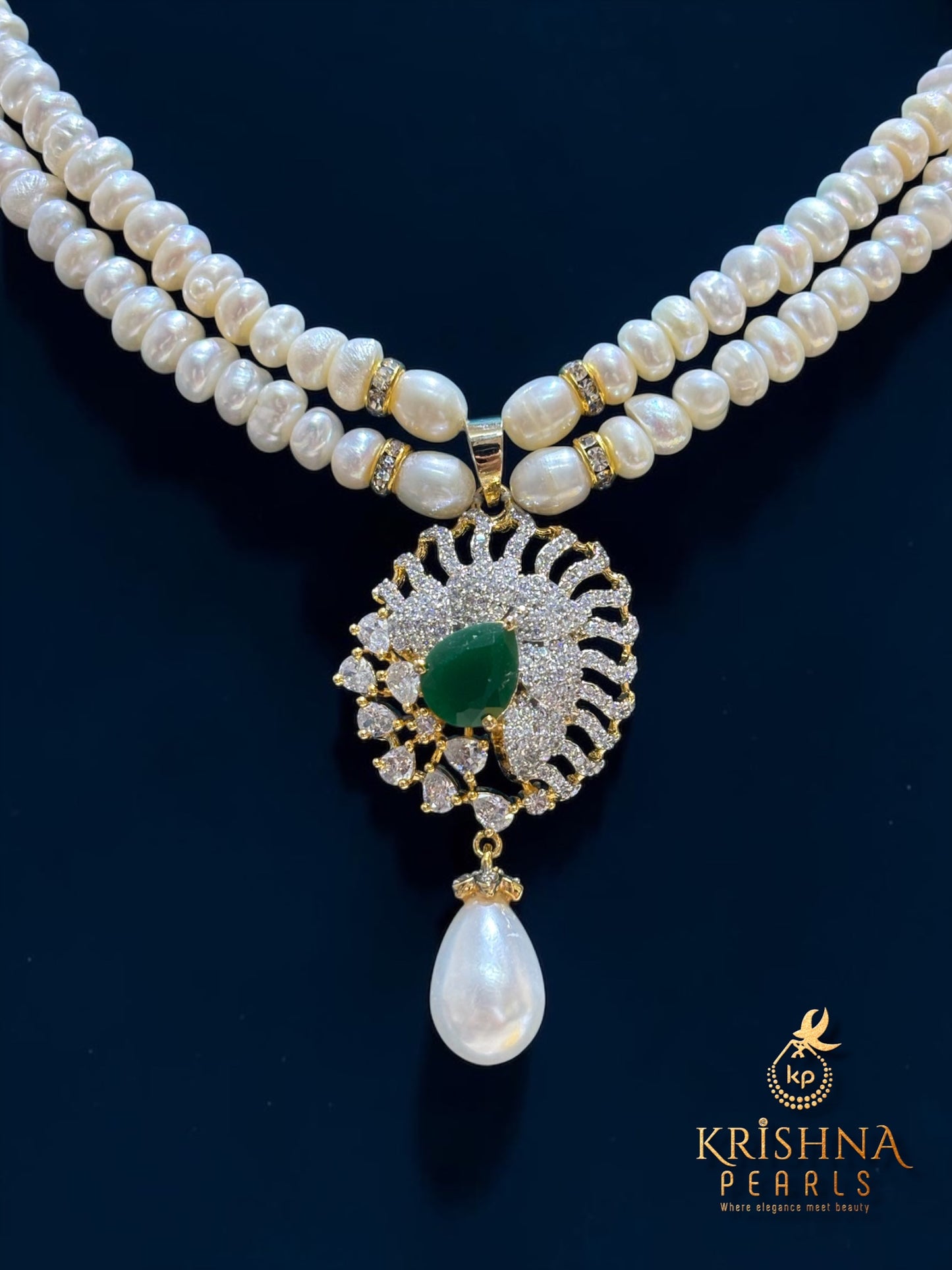 Elegant Emerald Studded Pendent With Pearls Necklace Set
