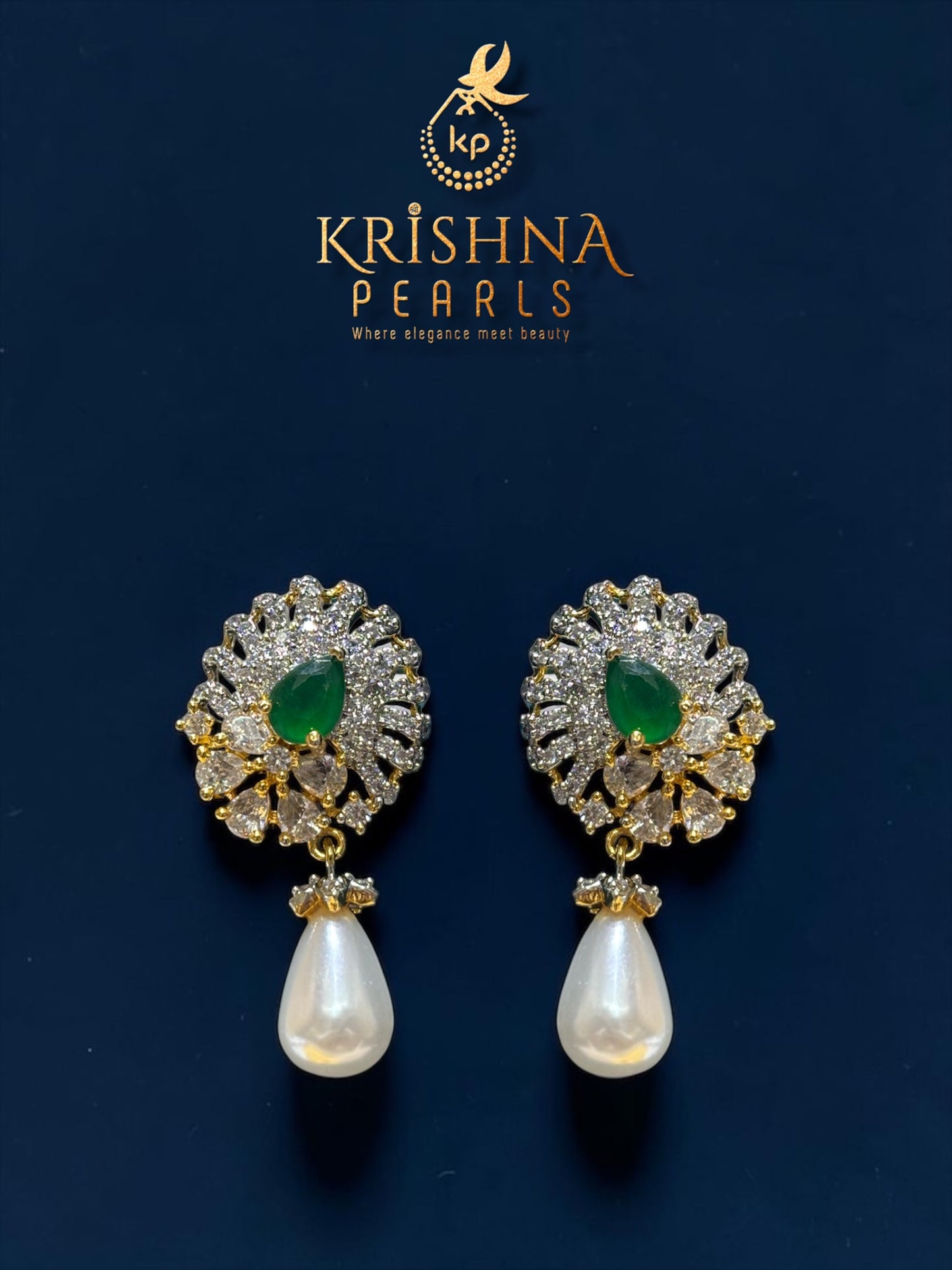 Elegant Emerald Studded Pendent With Pearls Necklace Set