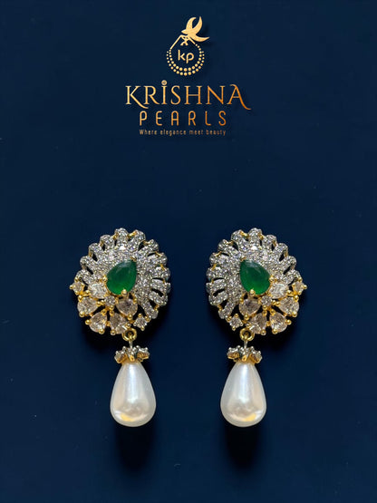 Elegant Emerald Studded Pendent With Pearls Necklace Set