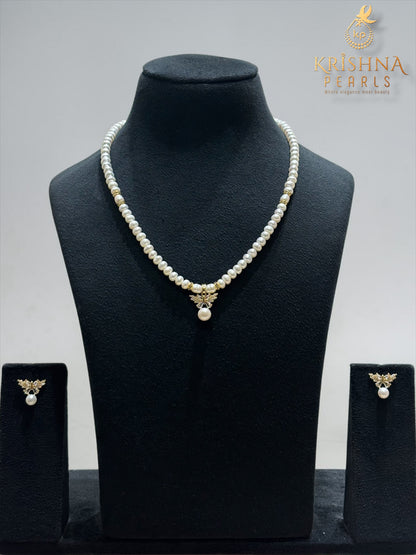 Beautiful Single Layered Butterfly Pendent Set With Adjustable Finger Ring