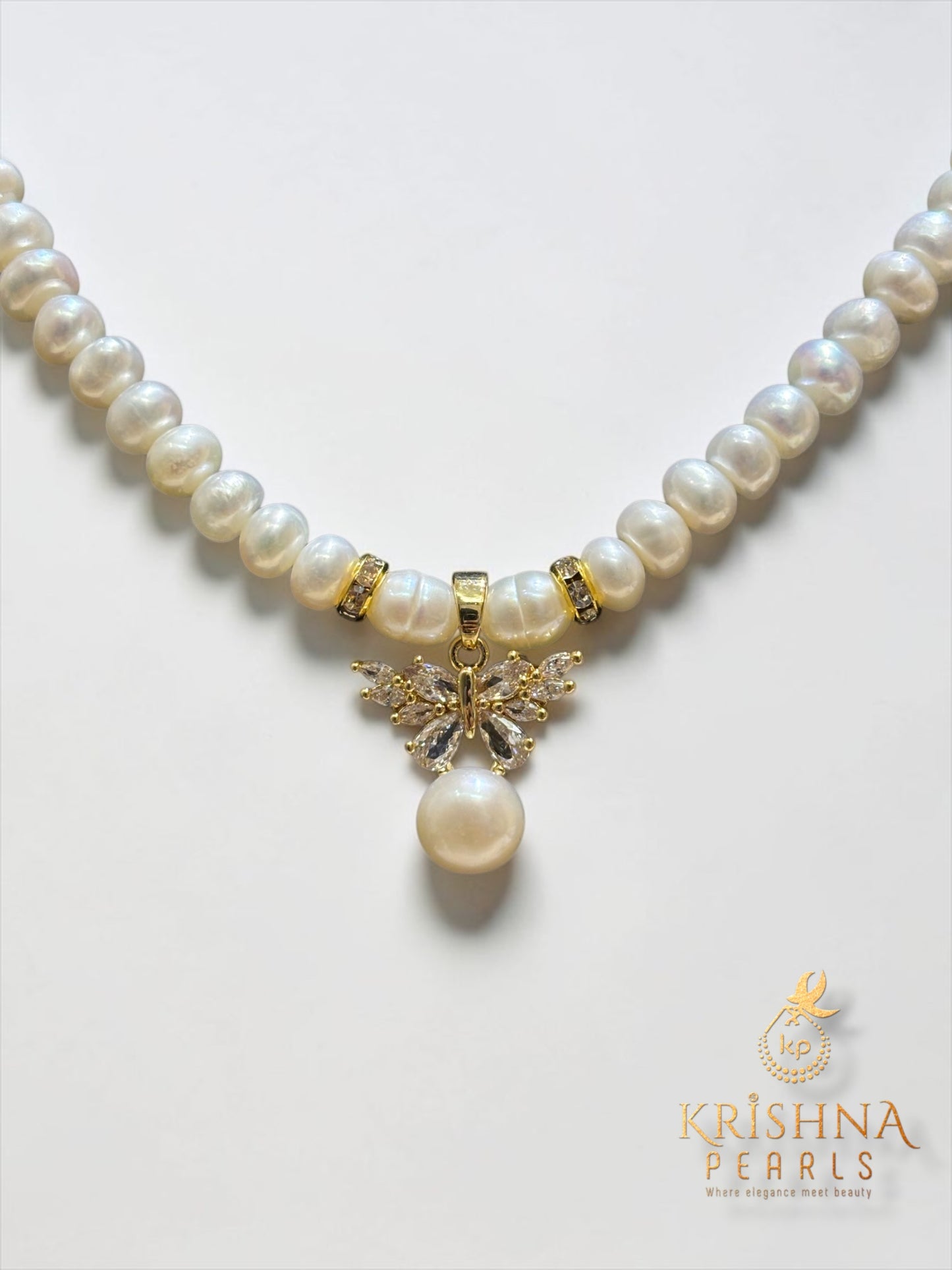 Beautiful Single Layered Butterfly Pendent Set With Adjustable Finger Ring