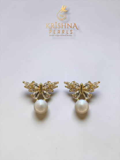 Beautiful Single Layered Butterfly Pendent Set With Adjustable Finger Ring