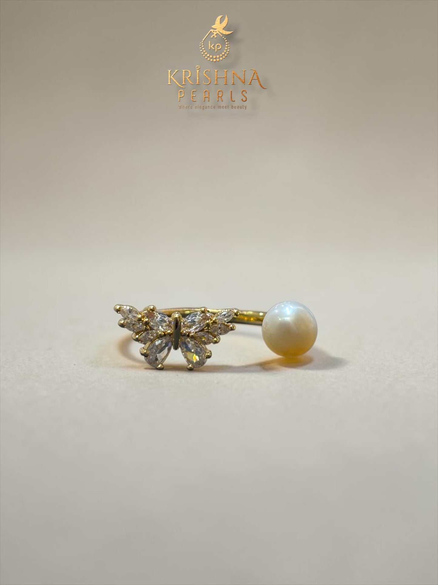 Beautiful Single Layered Butterfly Pendent Set With Adjustable Finger Ring