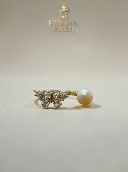 Beautiful Single Layered Butterfly Pendent Set With Adjustable Finger Ring