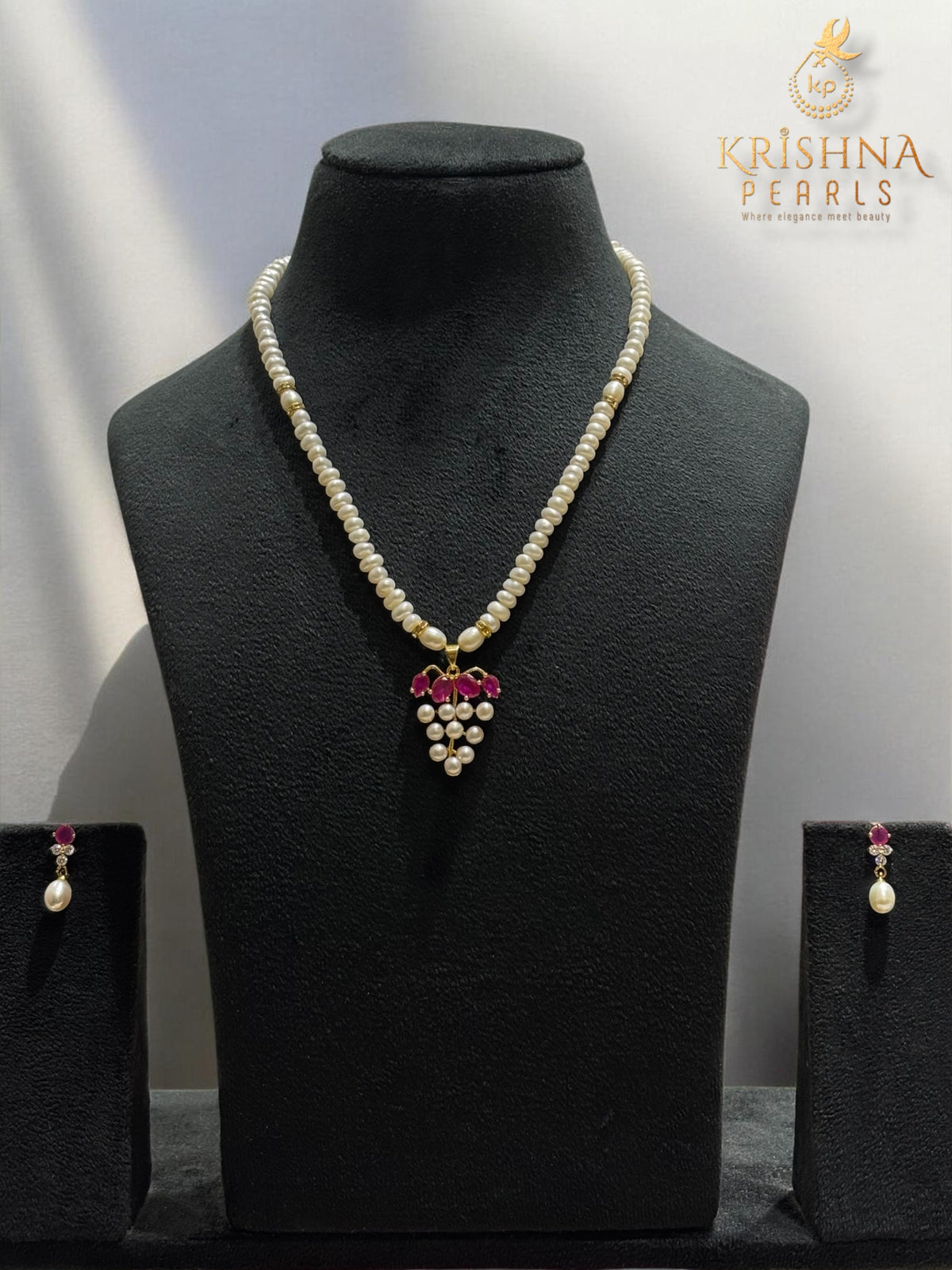 Beautiful Red Stone Studded Pendent With Pearls Necklace Set