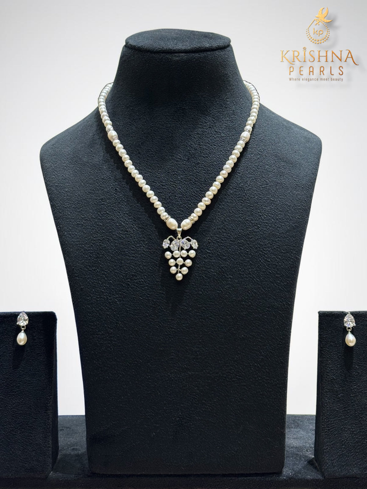 Beautiful White Stone Studded Pendent With Pearls Necklace Set
