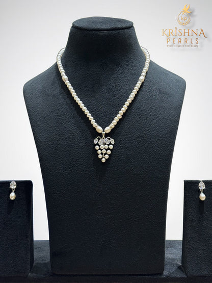 Beautiful White Stone Studded Pendent With Pearls Necklace Set