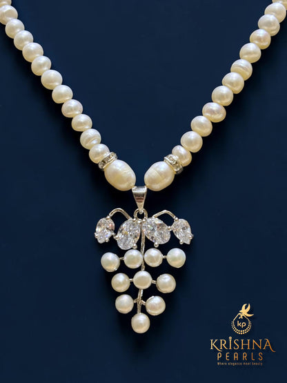Beautiful White Stone Studded Pendent With Pearls Necklace Set