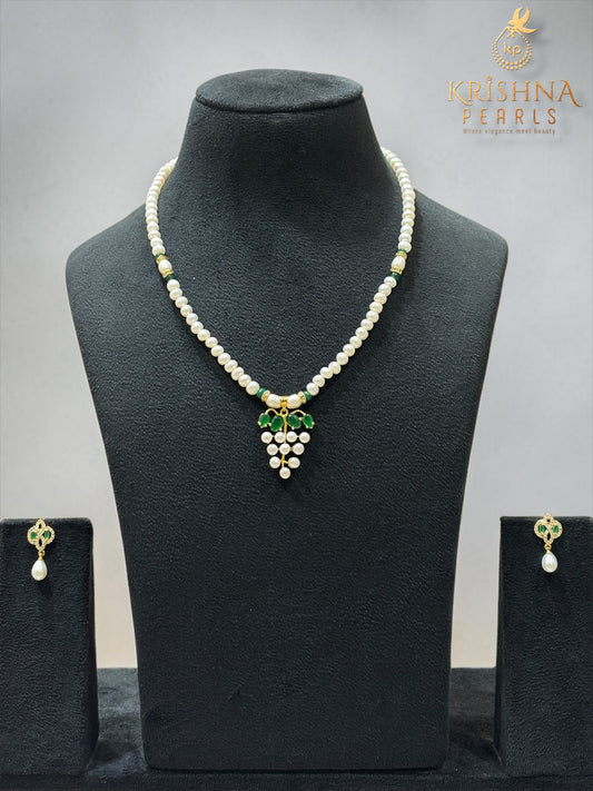 Beautiful Emerald & Pearl Studded Pendant Set