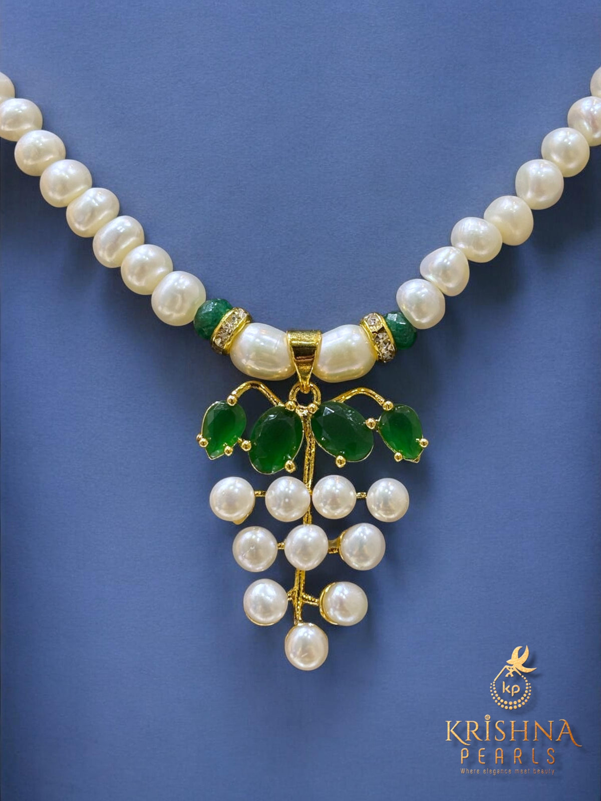 Beautiful Emerald & Pearl Studded Pendant Set