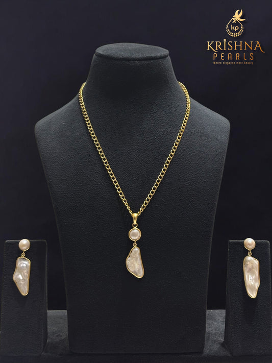 Luxurious Baroque Pearl Chain Set