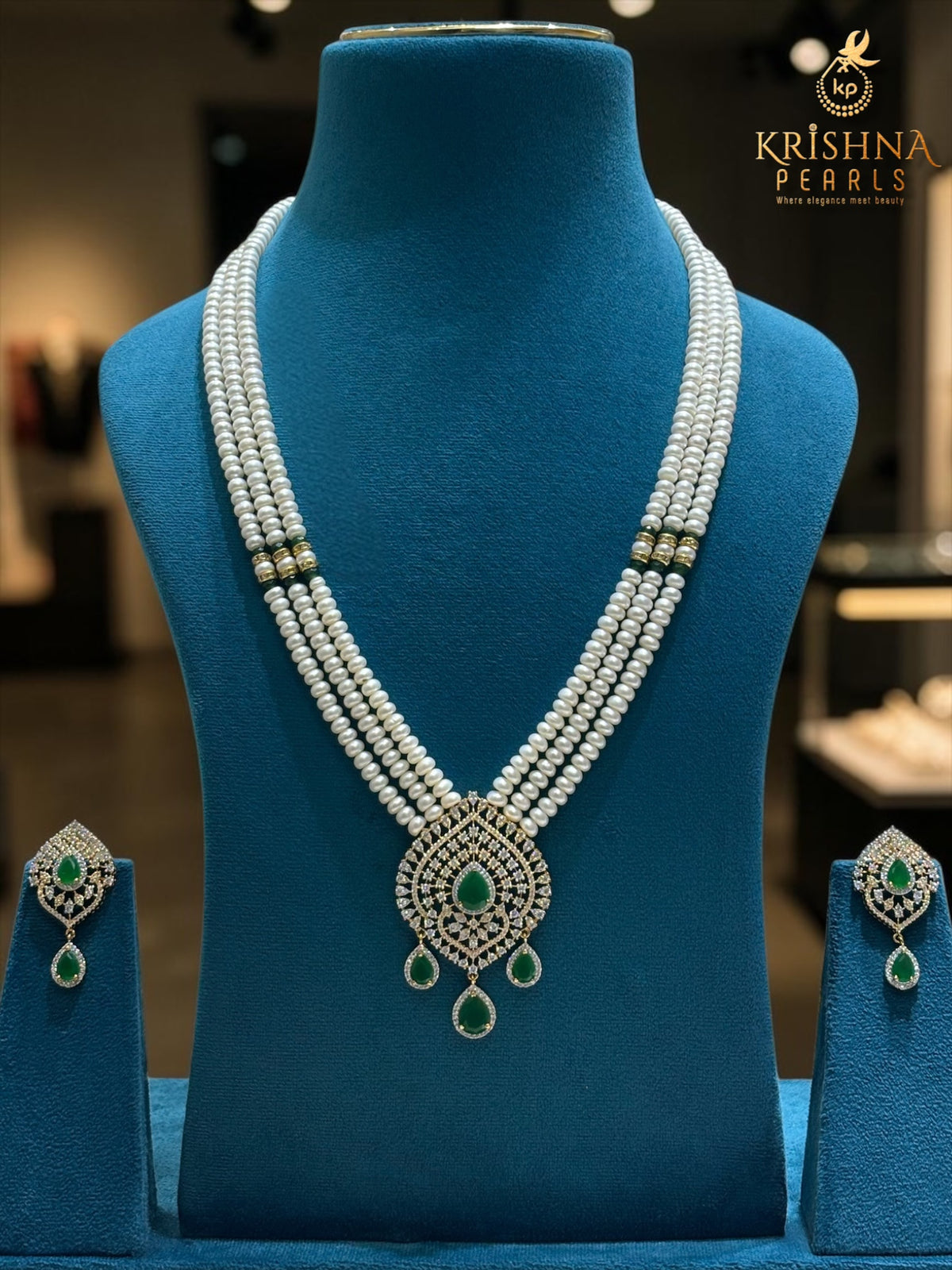 Exclusive Emerald & Pearl Studded Necklace Set