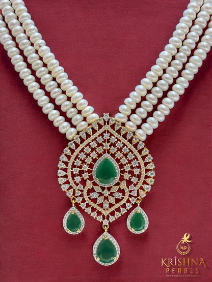 Exclusive Emerald & Pearl Studded Necklace Set