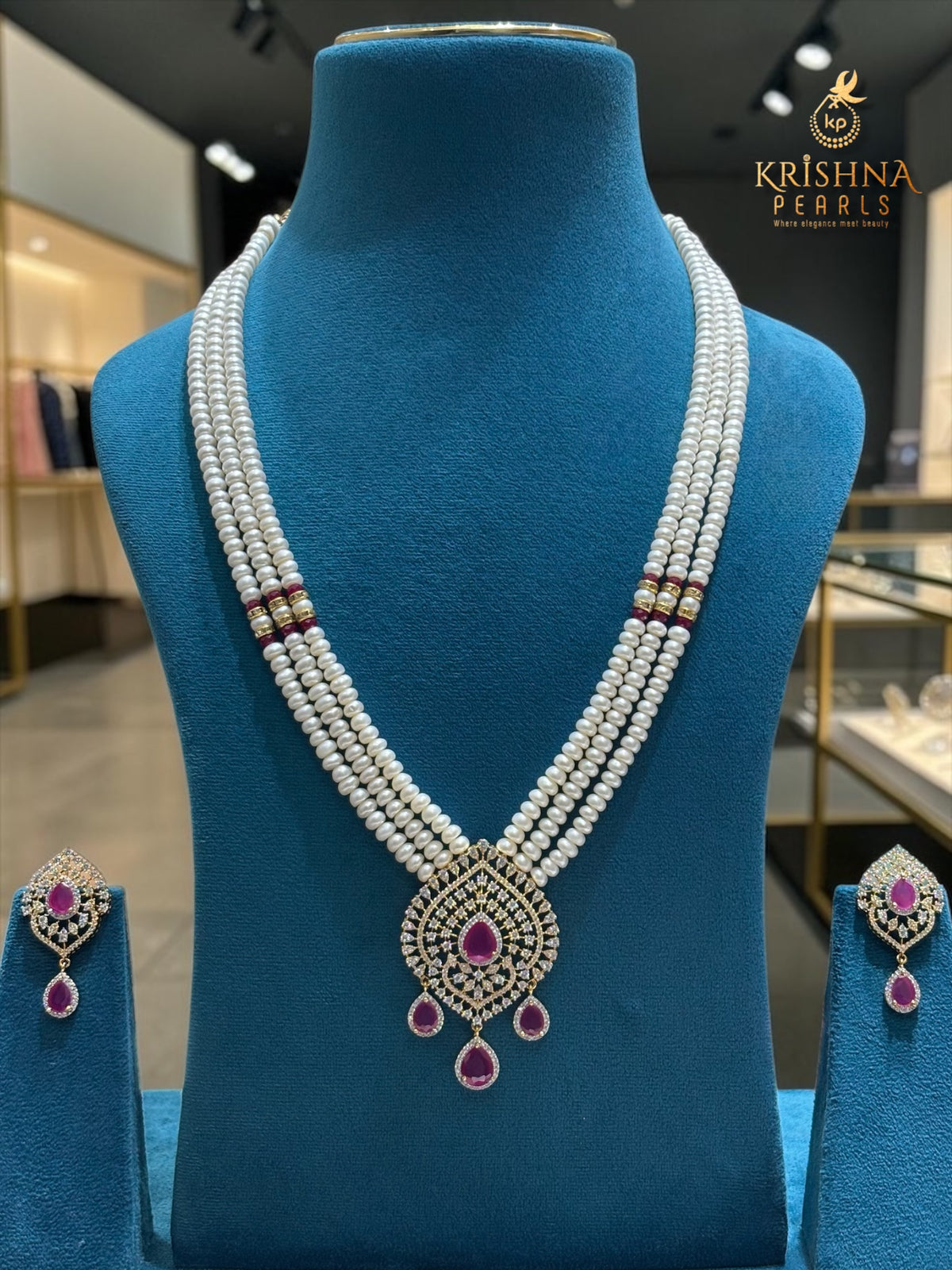 Exclusive Emerald & Pearl Studded Necklace Set