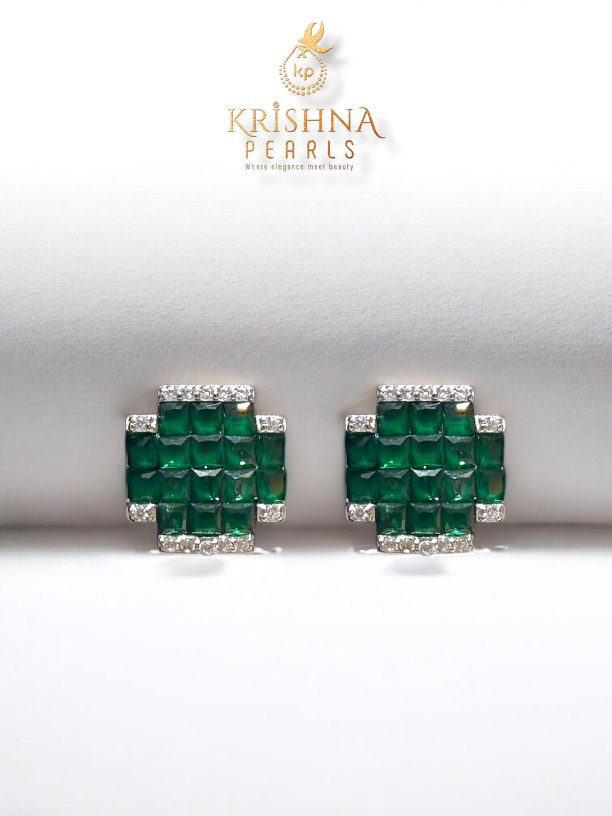 92.5 Silver Cubic Emerald Studded Pearls Necklace Set