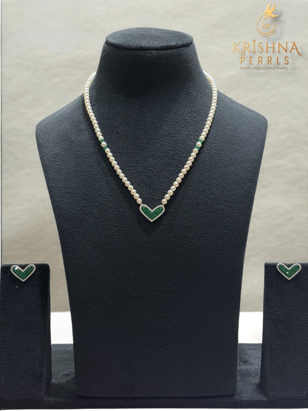 92.5 Silver Emeralds Studded Pearls Necklace Set