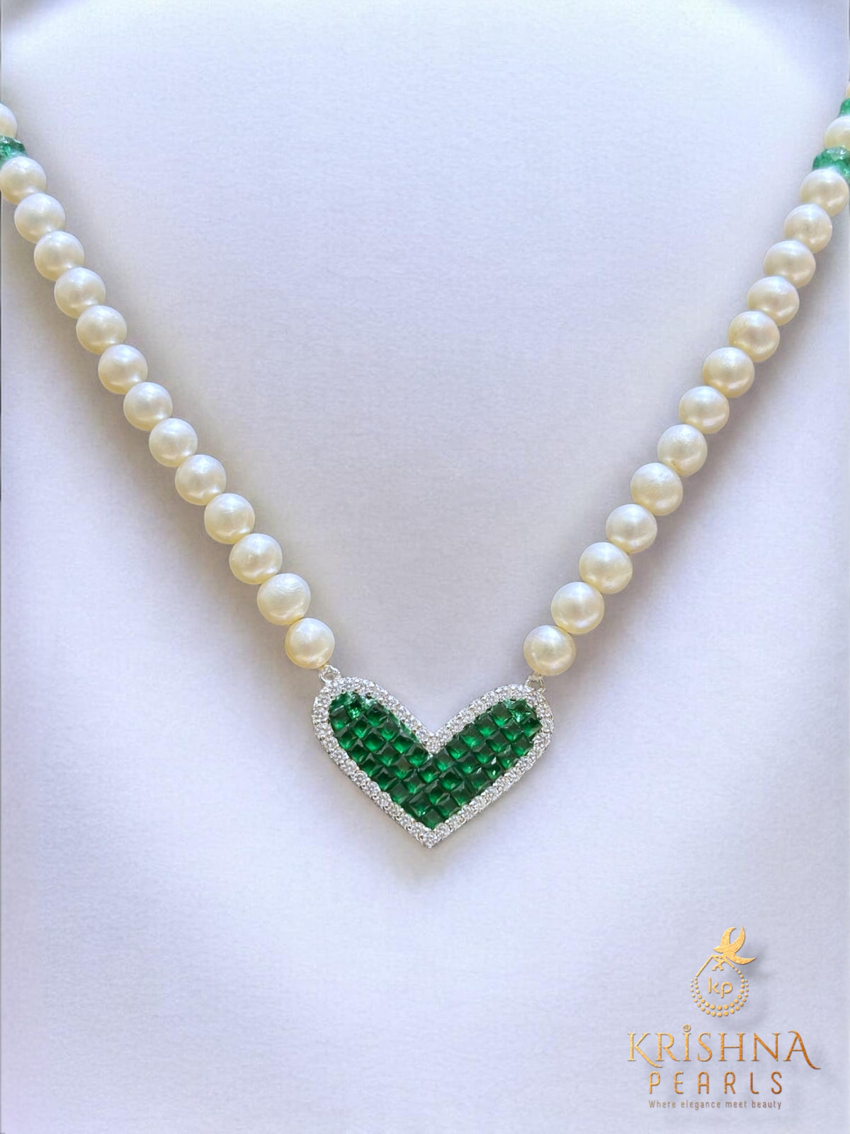 92.5 Silver Emeralds Studded Pearls Necklace Set