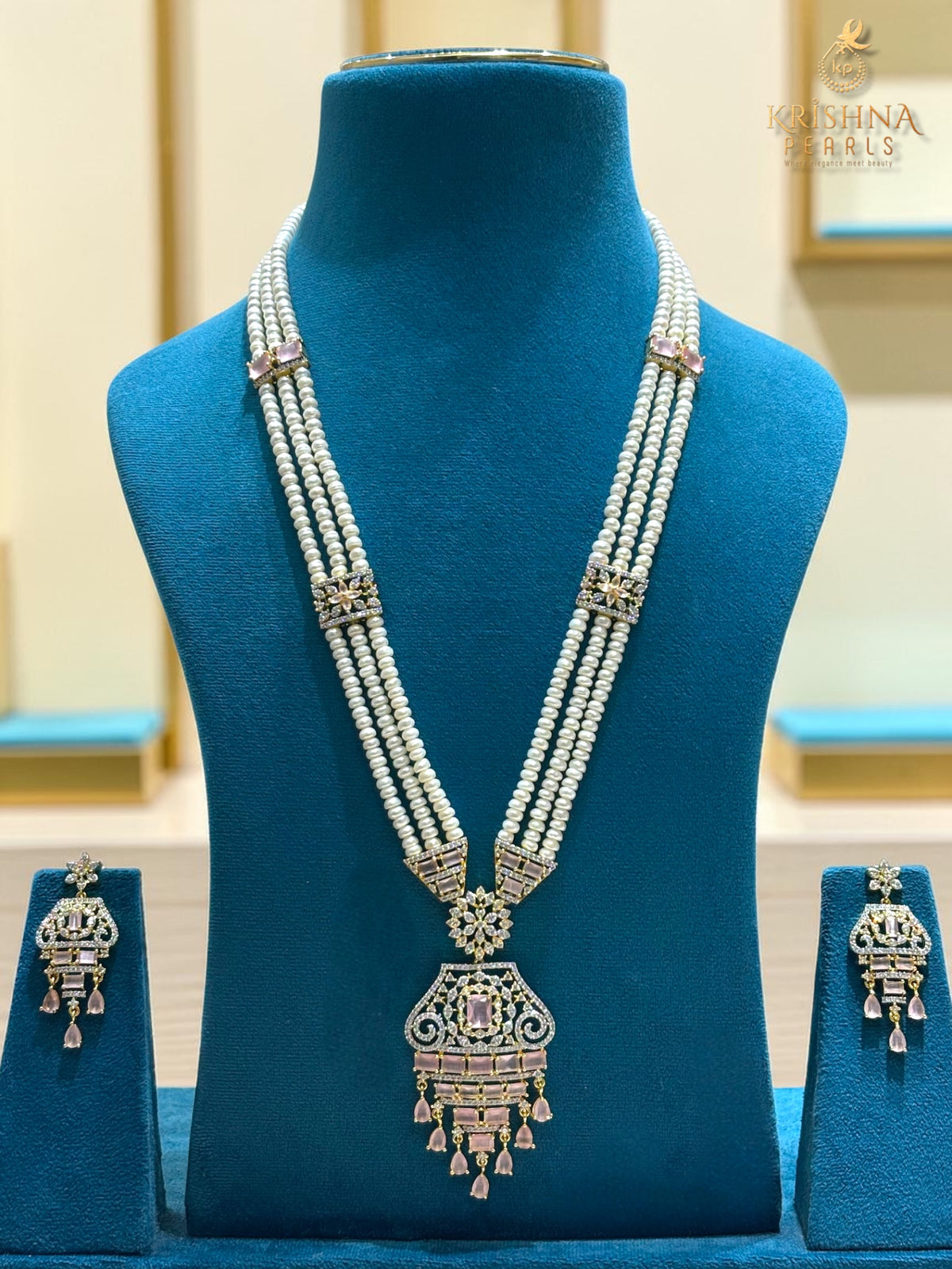 Elegant Emeralds Studded Three Layers Pearls Rani Haar Set