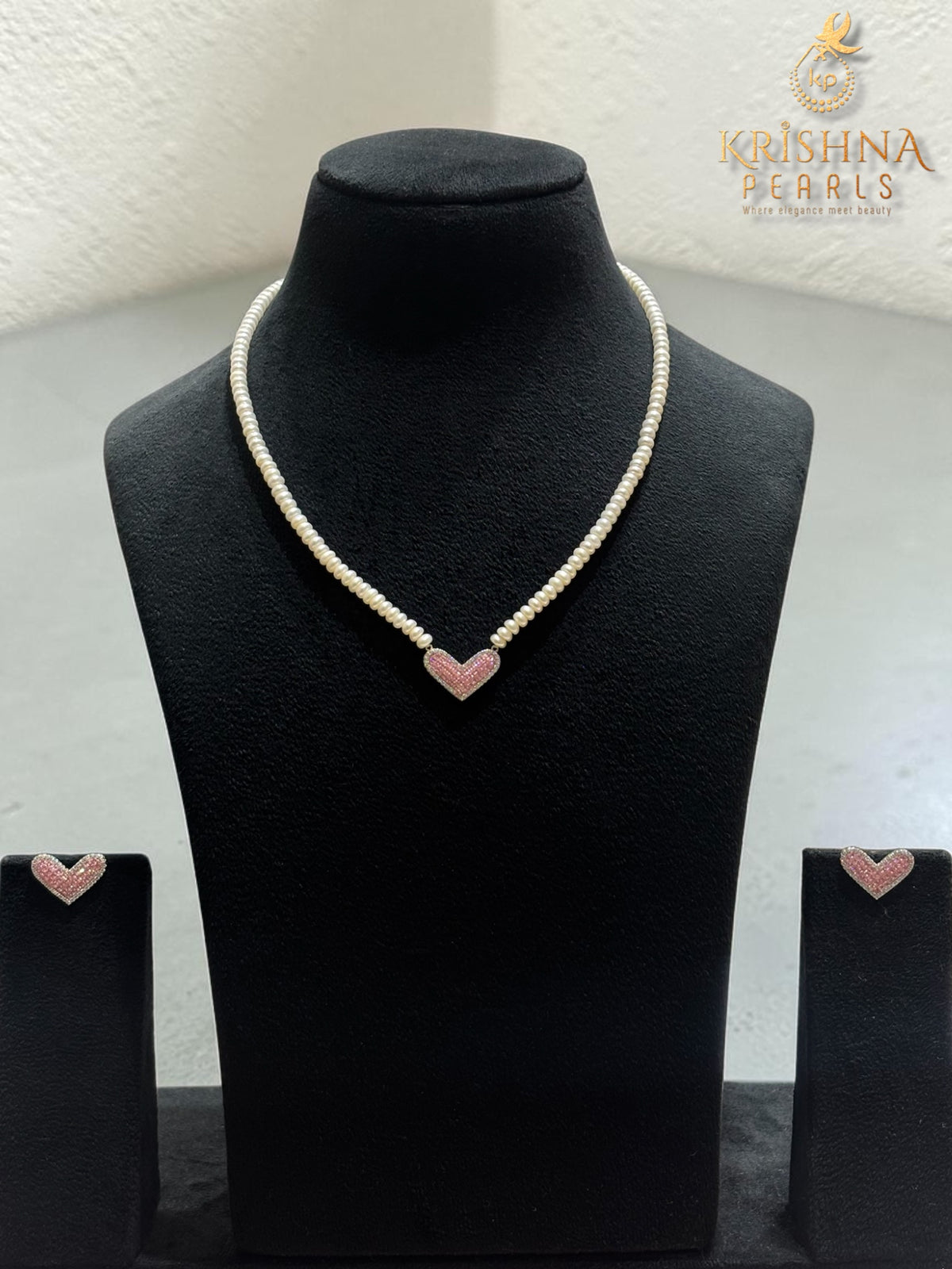 92.5 Silver Rose Squatz Studded Pearls Necklace Set
