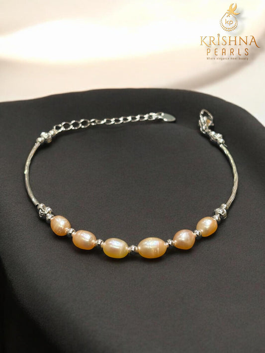 Beautiful Peach Pink Pearls Beacelet