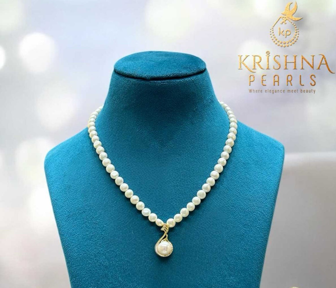 Adorable Big Pearl Studded Pendent With Button Pearls Necklace Set