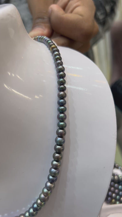 Near Round Black Hues Single Layered Graduated Necklace