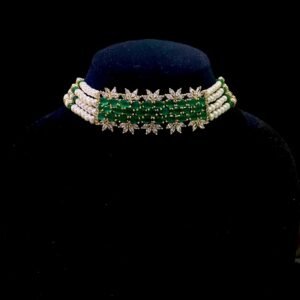 Significant Emerald Pearl Choker Set